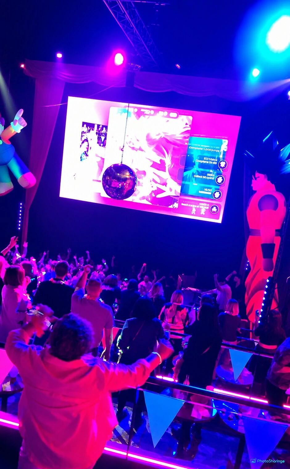 PhotoSharing affiché sur grand écran pendant une soirée